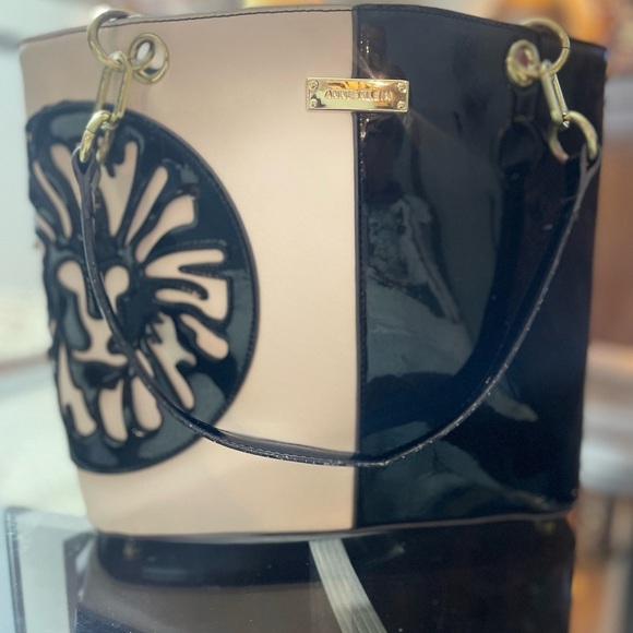 Anne Klein Black and Cream leather Structured Shoulder Bag Sleek Lux Pre-owned​​ - Picture 13 of 13